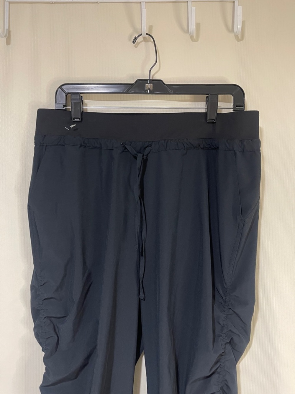 NWOT Women's Black Ruched Drawstring Lightweight Breathable Pants Size Large - Picture 3 of 11
